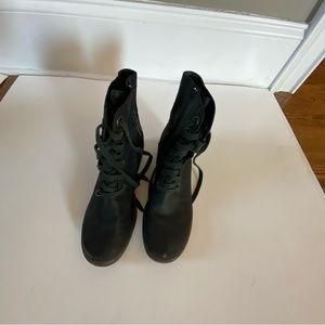 Girls boots. Junior sizes 4 medium